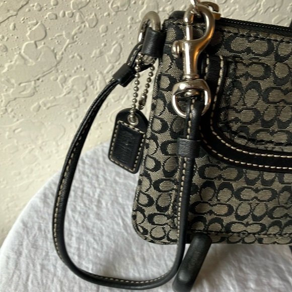 Coach: Black & Gray Signature Wristlet/Clutch- Silver Tone - Picture 9 of 14